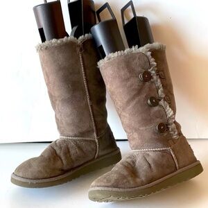 UGG Women's Gray Boots Buttons Sheepskin Suede S/N1962Y, Sz 5